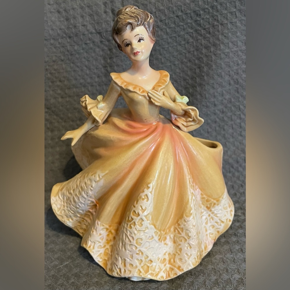 RELPO Vintage A Ceramic Figurine in Peach and Cream